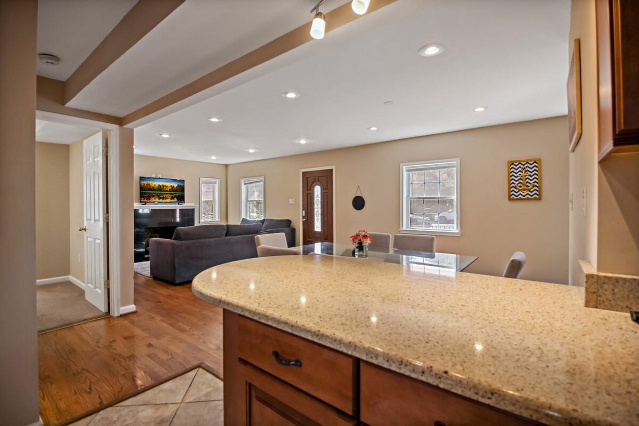 300 Lawton St #1395510P - Photo 7 of 44