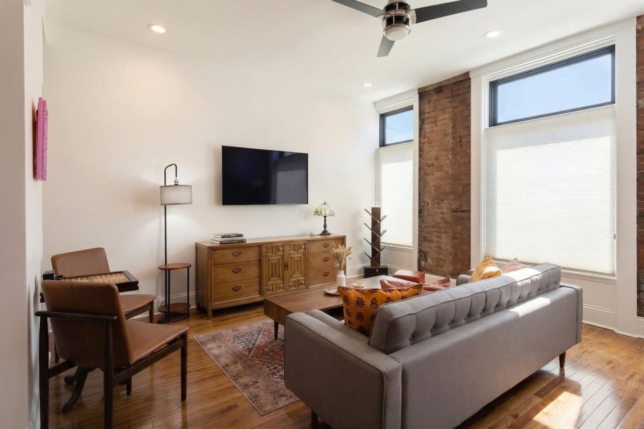 152 E Mcmicken Ave #1516262P - Photo 4 of 40