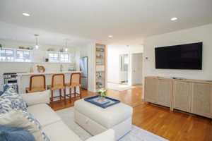 featured image of 25 Simpson Ave