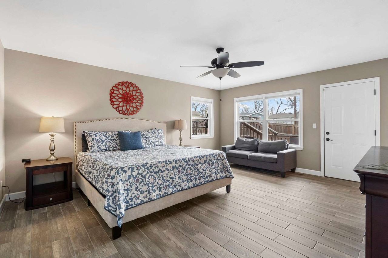 625 N E St #1520940P - Photo 7 of 40