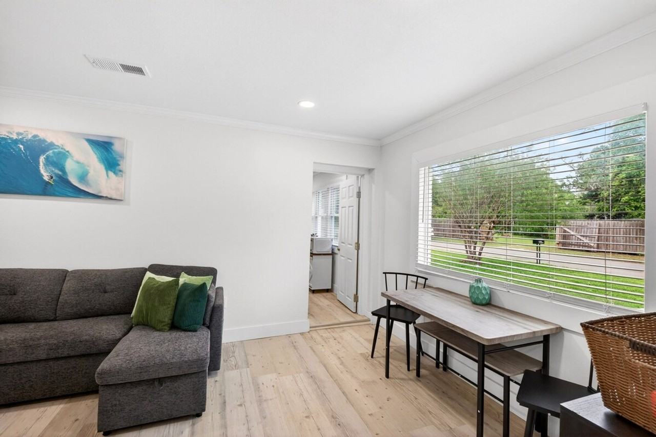 203 Eleanor Avenue - Photo 3 of 50