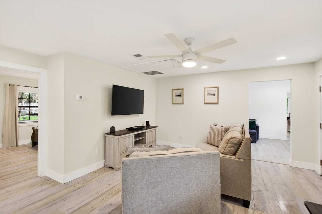 203 Eleanor Avenue - Photo 6 of 50