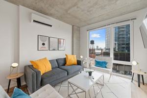 featured image of 853 W Blackhawk St