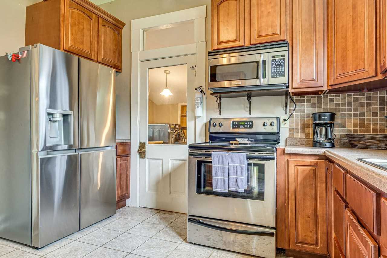 1448 Maple Ave #1537771P - Photo 6 of 26