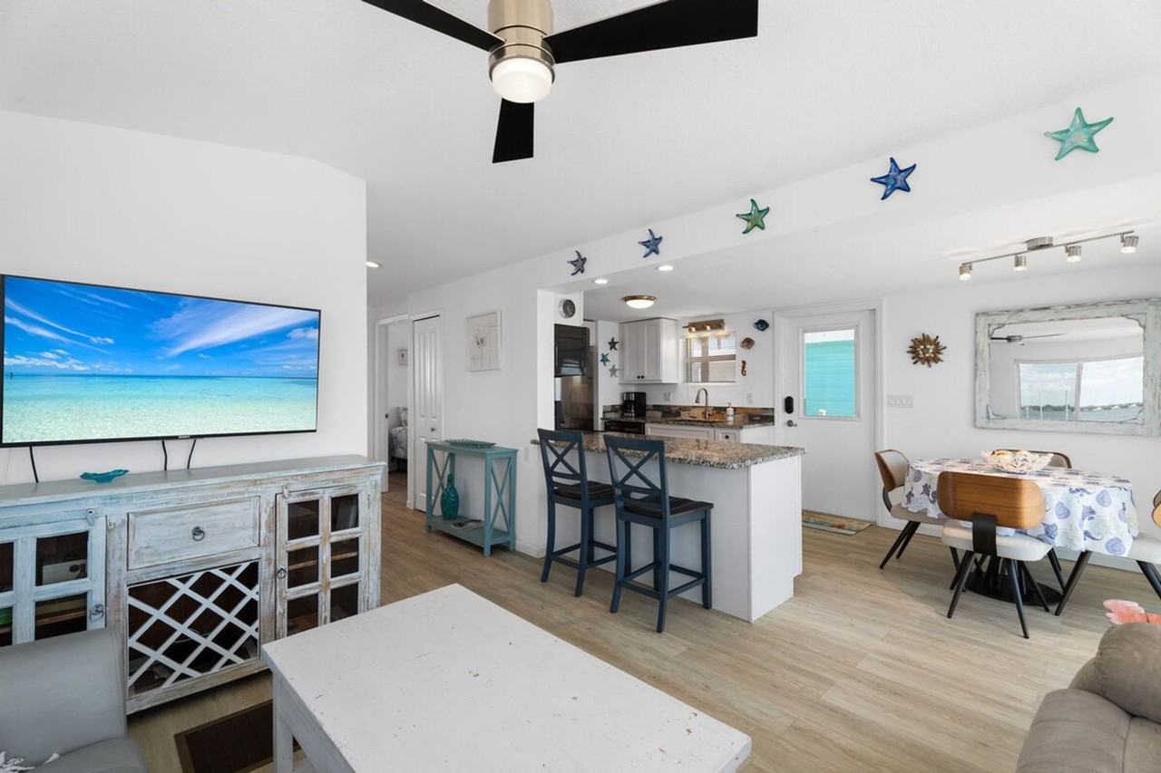 1243 Nettles Blvd #1537528P - Photo 3 of 24