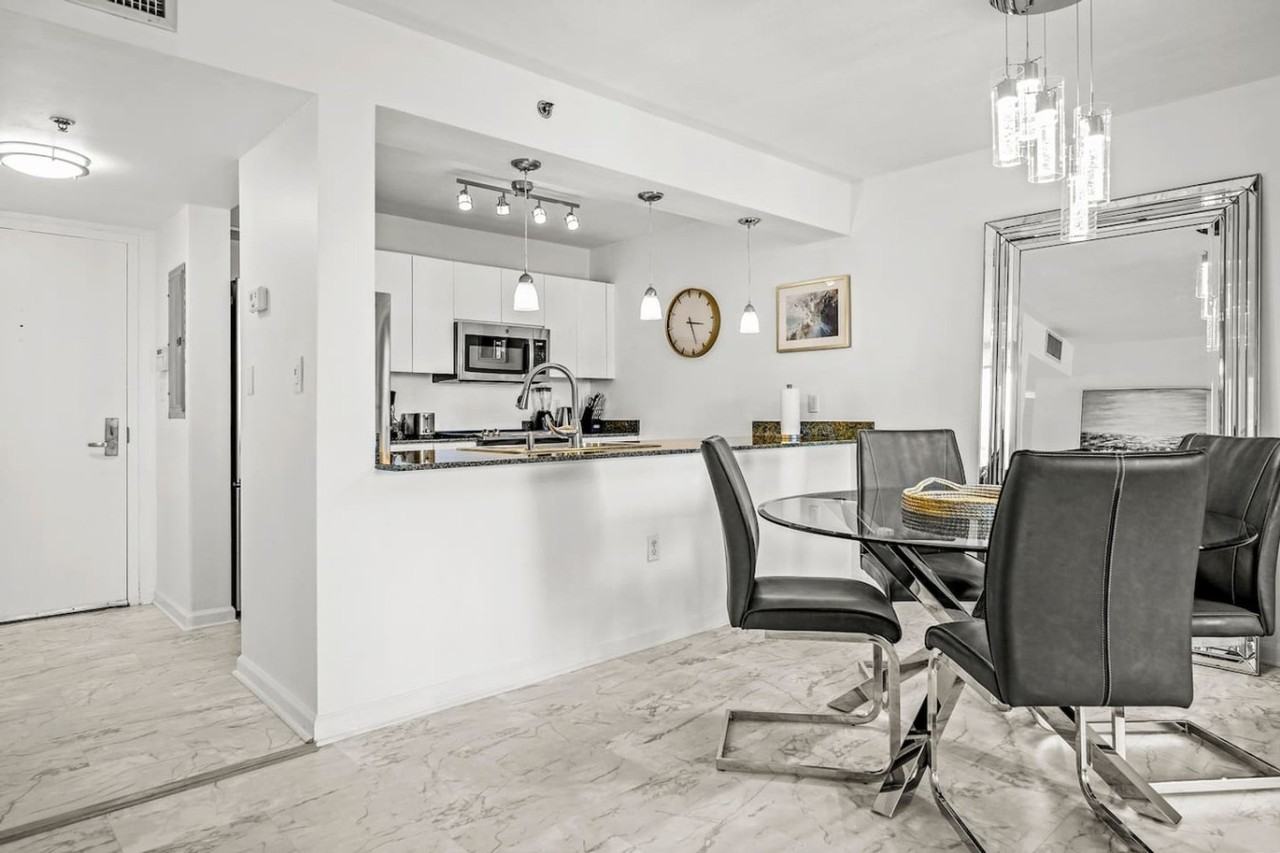 107 Se 12th St #1534594P - Photo 4 of 25