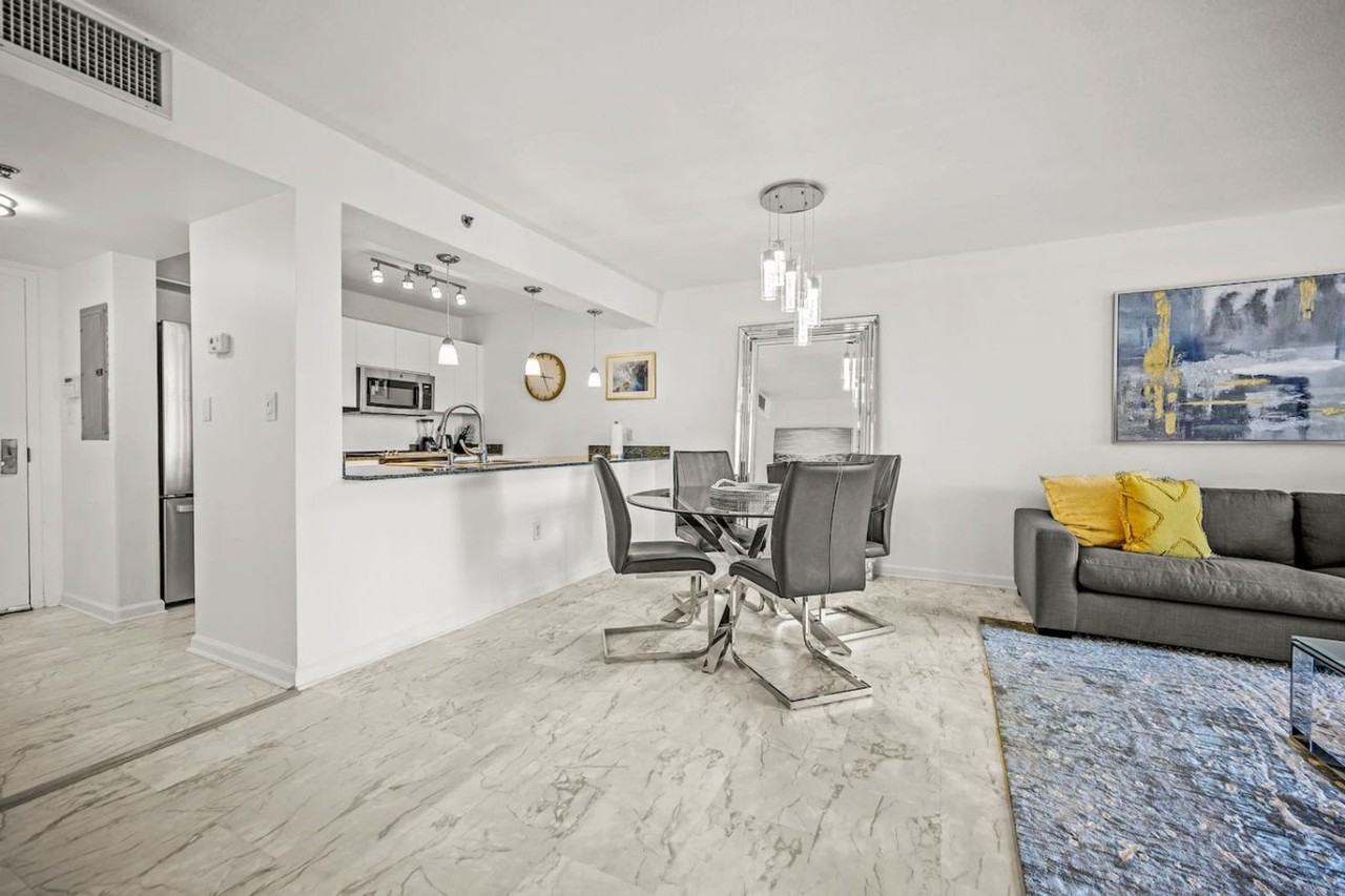 107 Se 12th St #1534594P - Photo 7 of 25