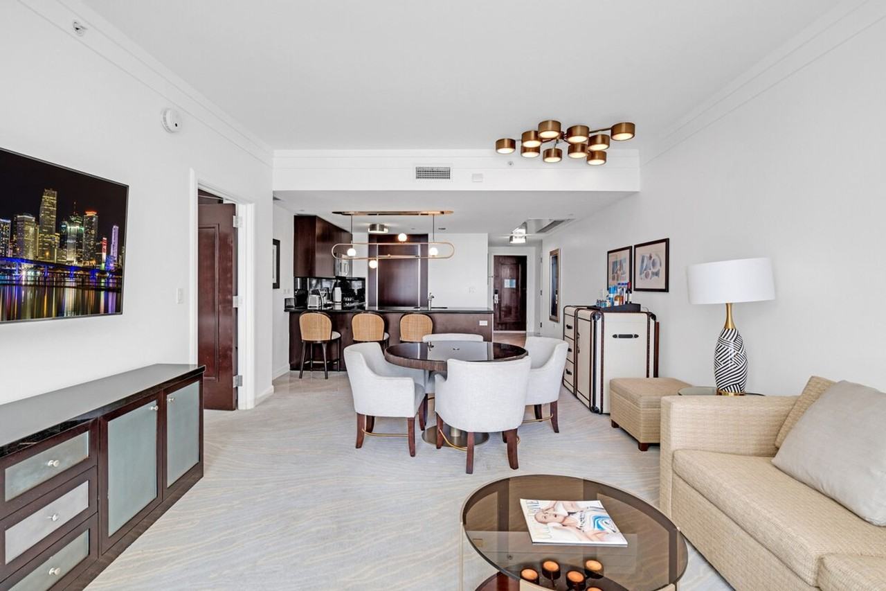 4391 Collins Avenue - Photo 4 of 29