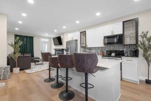 featured image of 2552 Glenmawr Ave