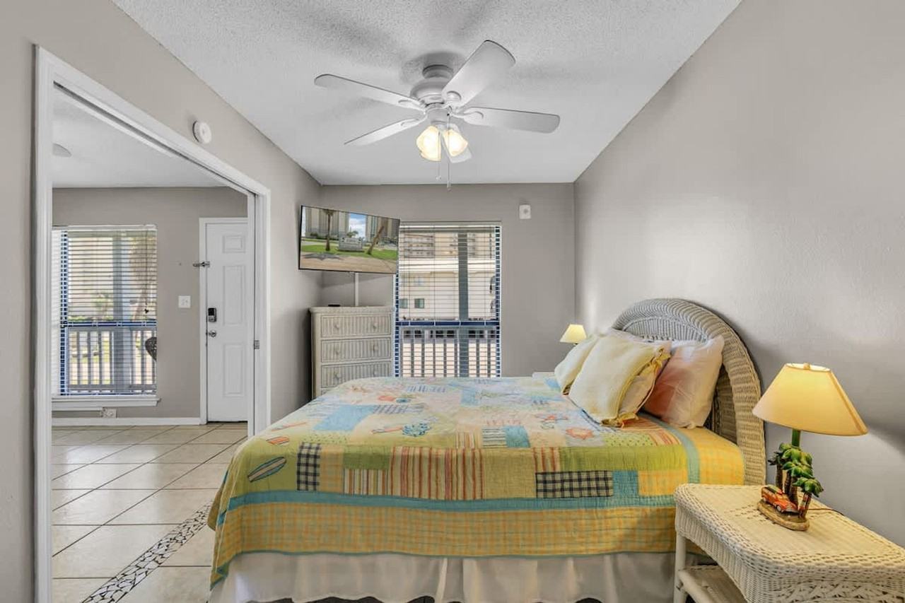920 W Lagoon Ave #1541209P - Photo 3 of 12