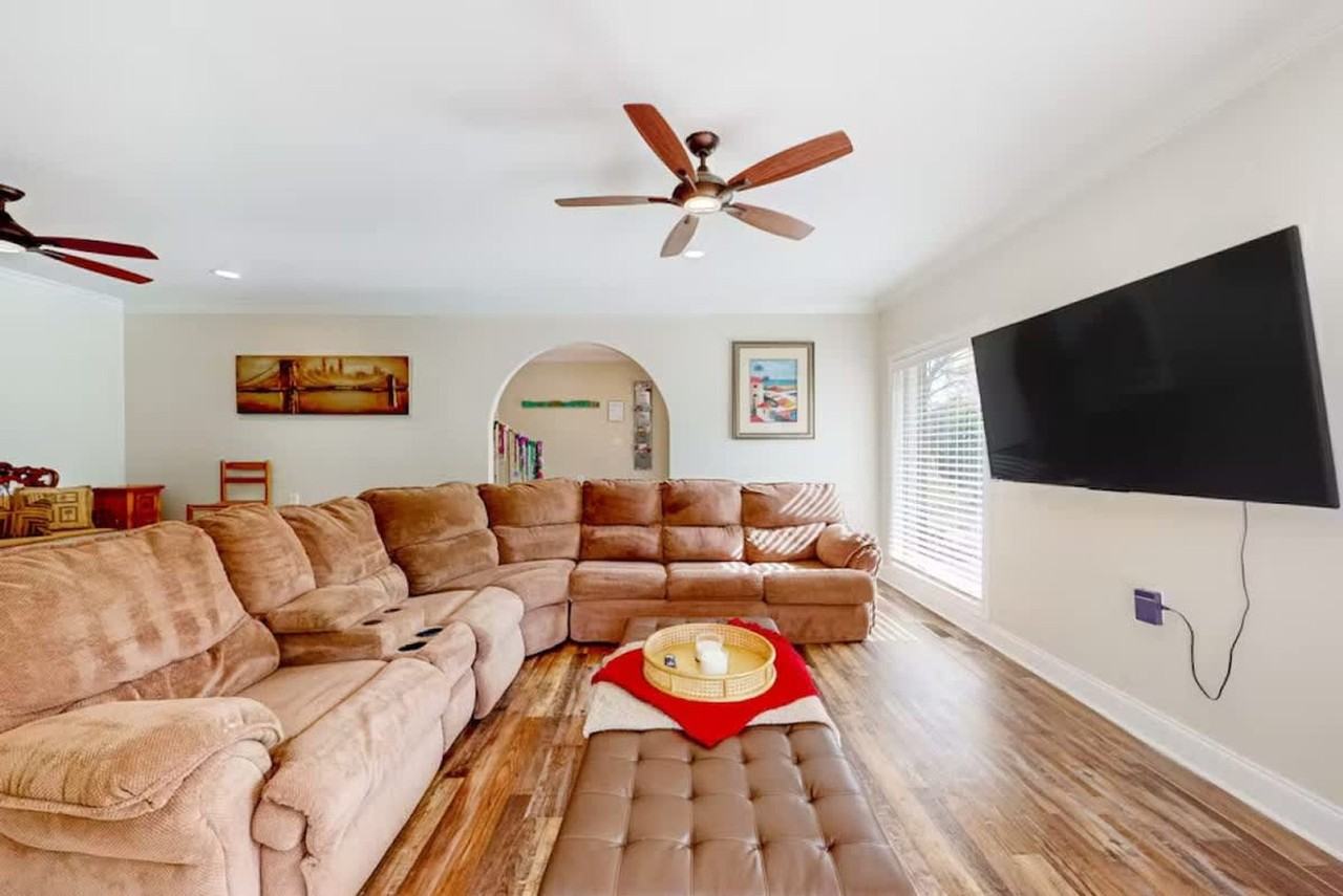 218 W Rosetta Ave #1541215P - Photo 2 of 20