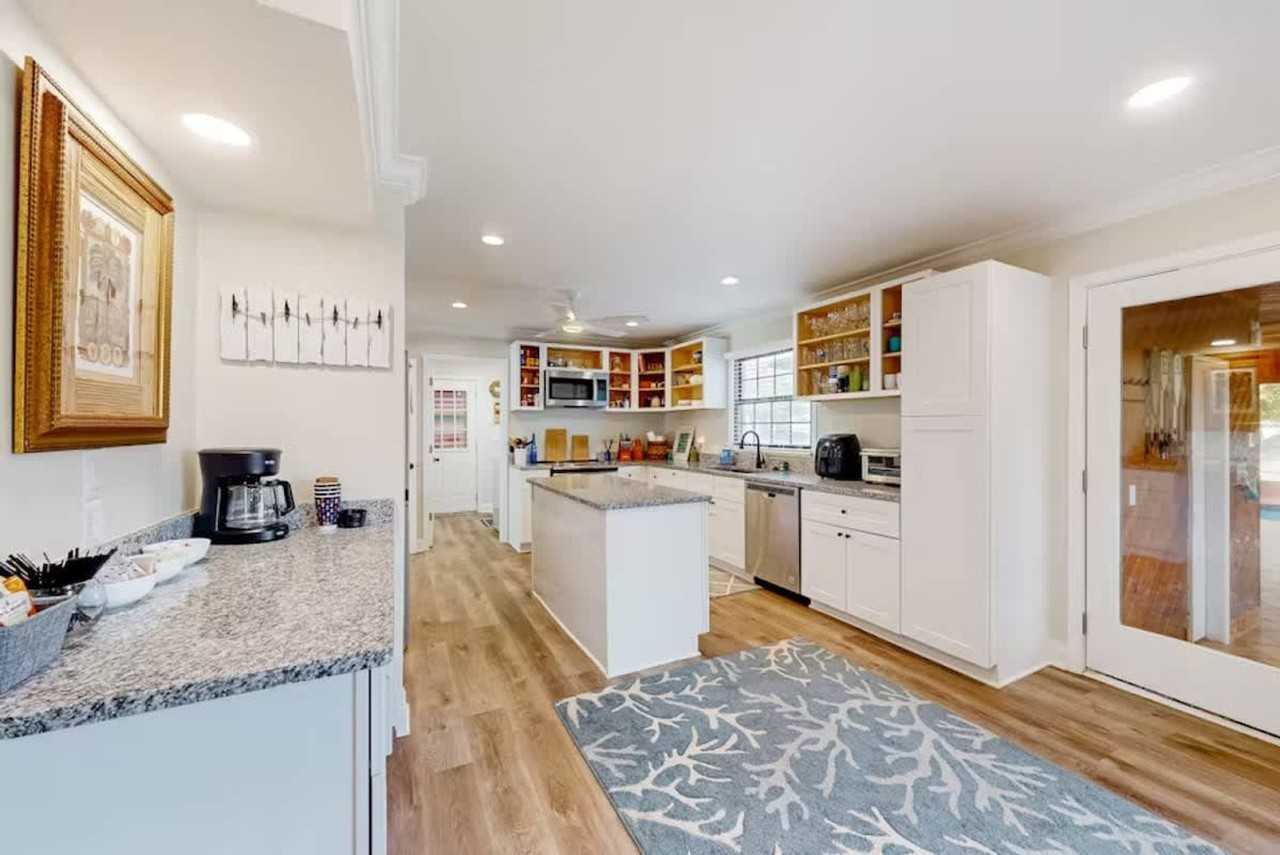 218 W Rosetta Ave #1541215P - Photo 5 of 20