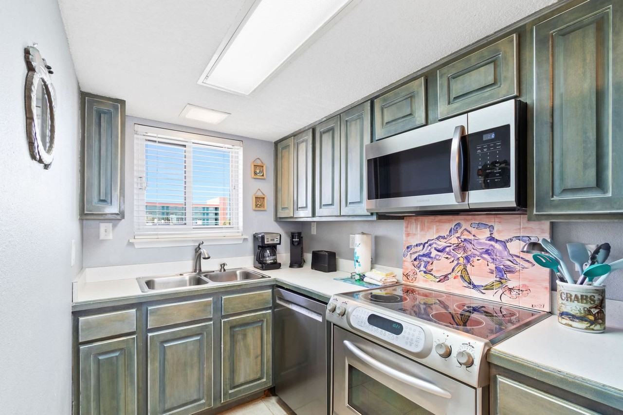 615 West Beach Boulevard - Photo 7 of 23