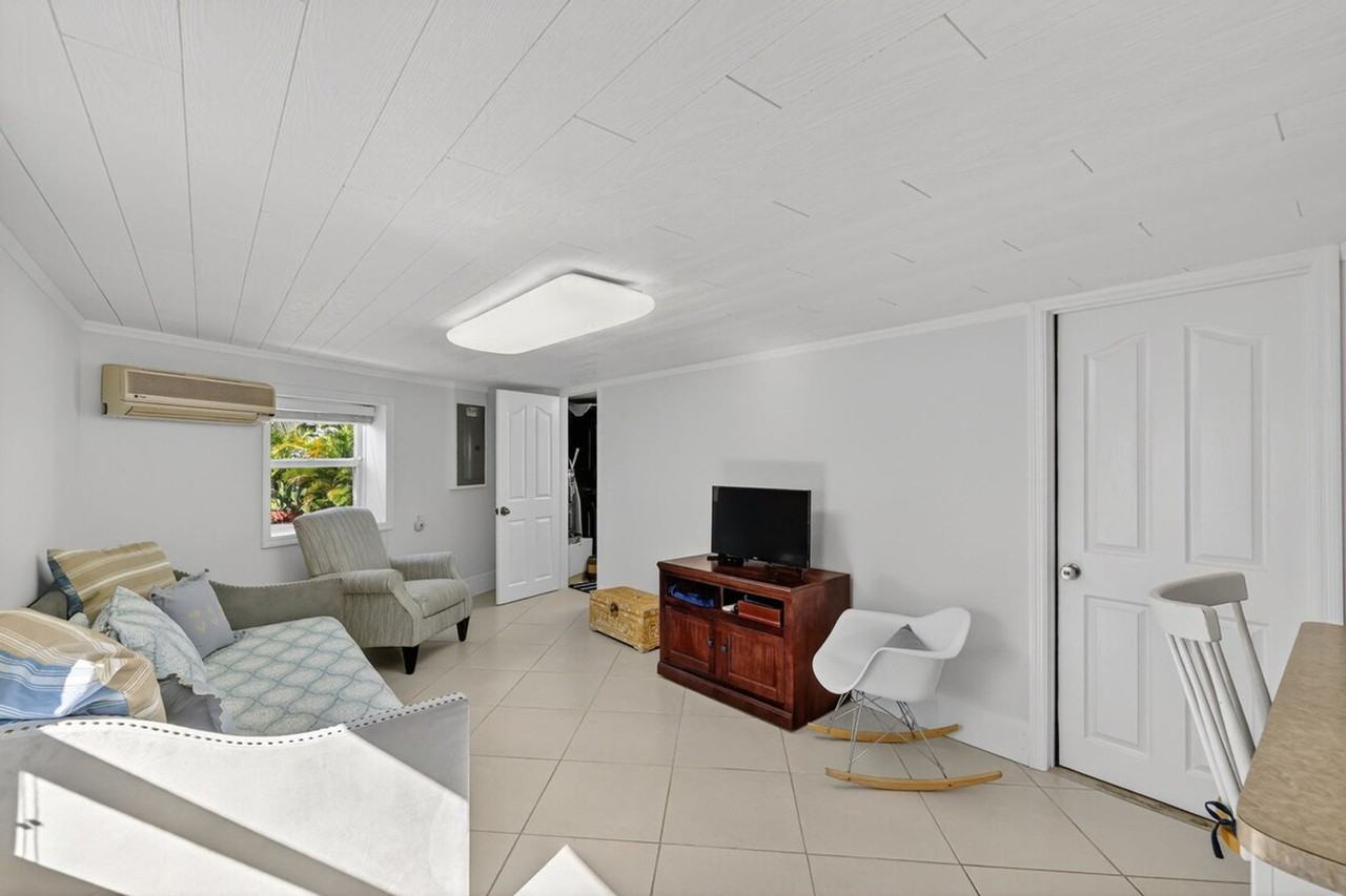 1294 Nettles Blvd #1541575P - Photo 3 of 37