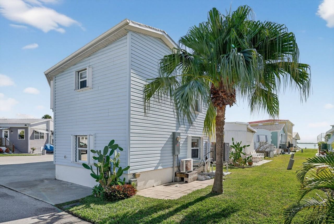 1294 Nettles Blvd #1541575P - Photo 6 of 37