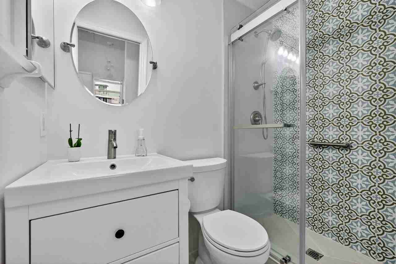 1294 Nettles Blvd #1541575P - Photo 7 of 37