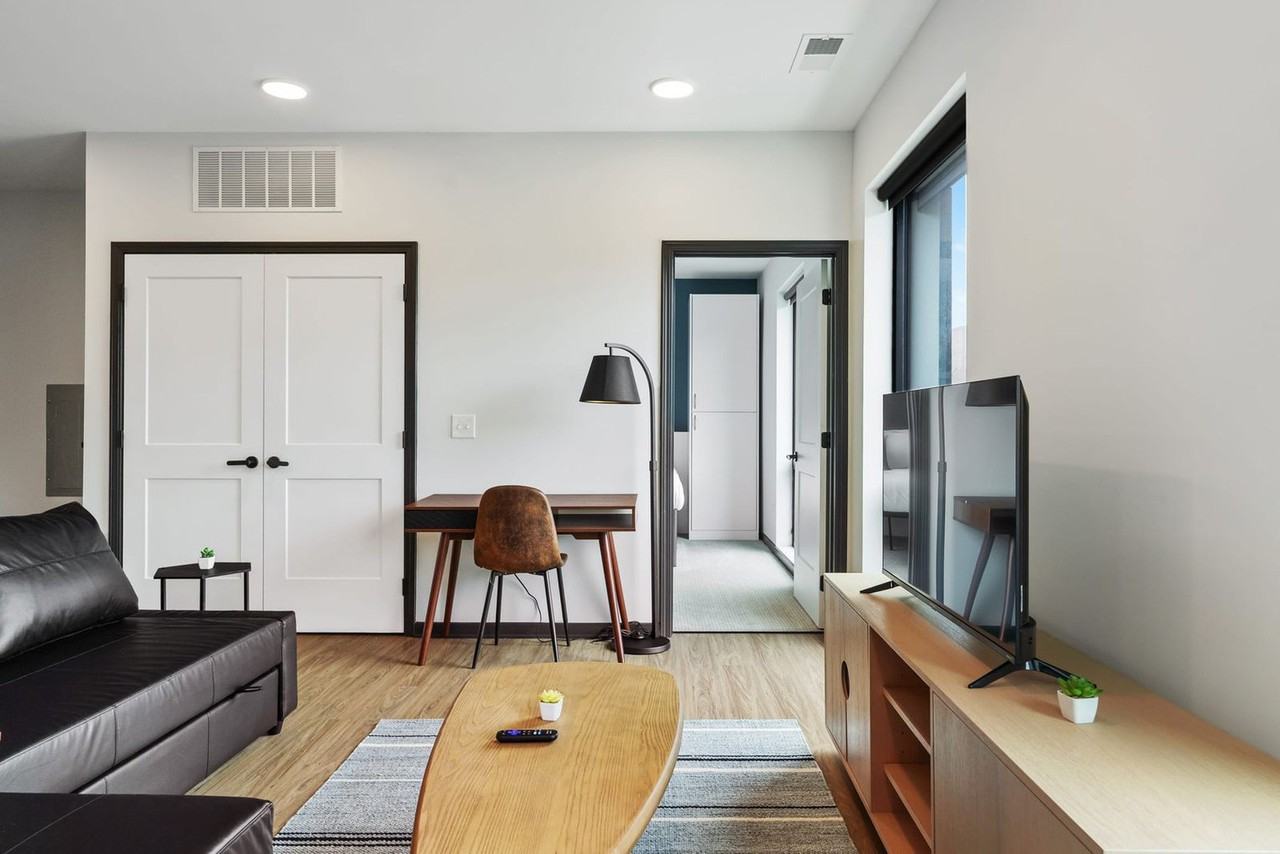 423 East Michigan Street - Photo 4 of 22