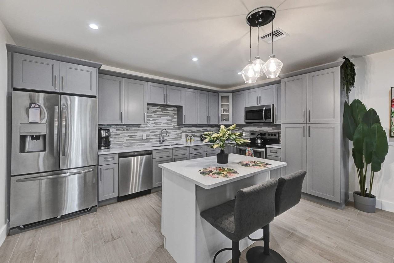 233 Commercial Blvd #1541802P - Photo 6 of 29