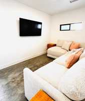 featured image of 4807 Refugio Ave