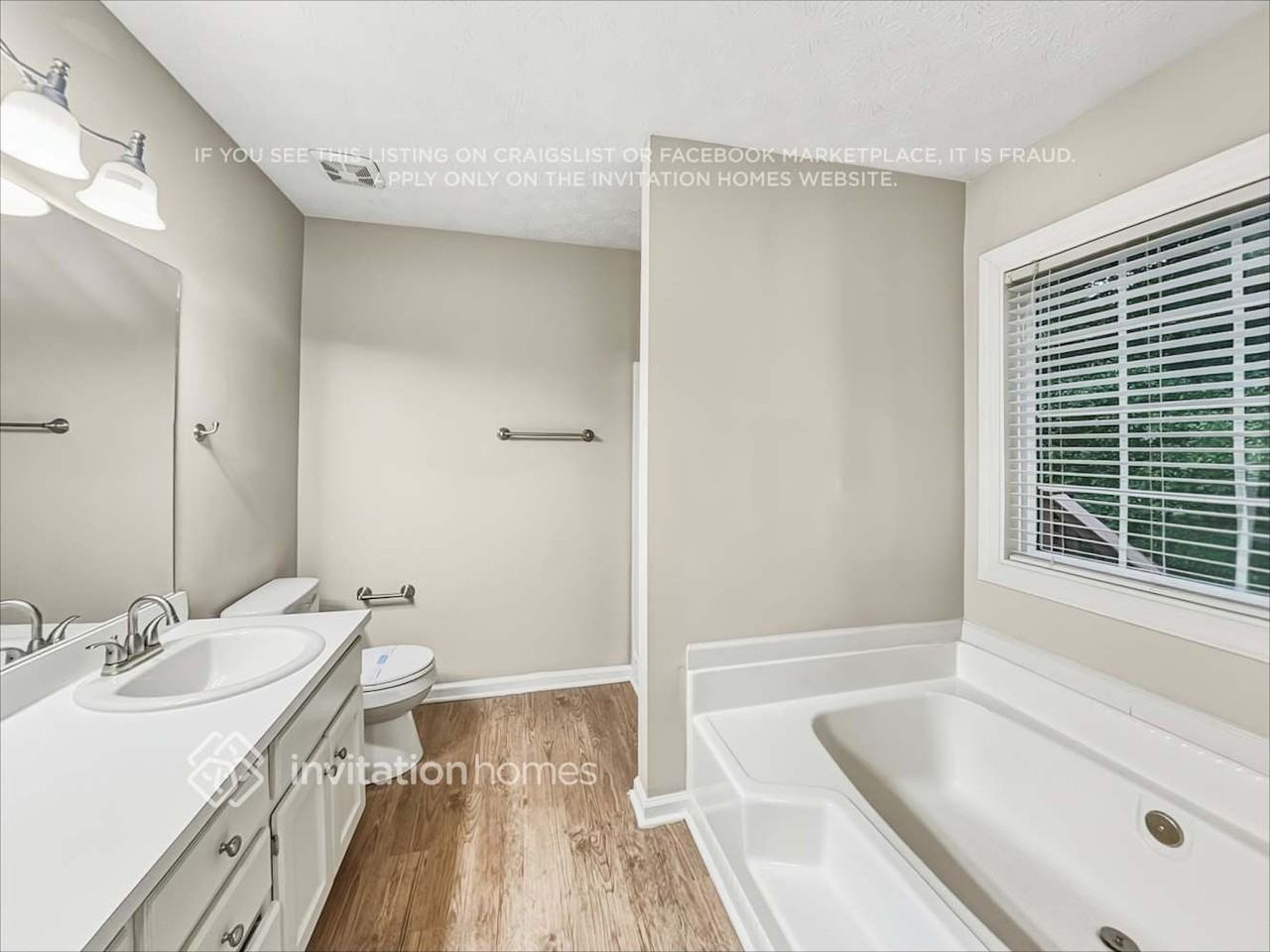 1040 Burning Bush Dr - Photo 4 of 21