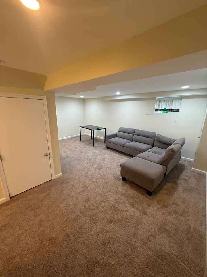 2301 Iverson St #4BS - Photo 7 of 8