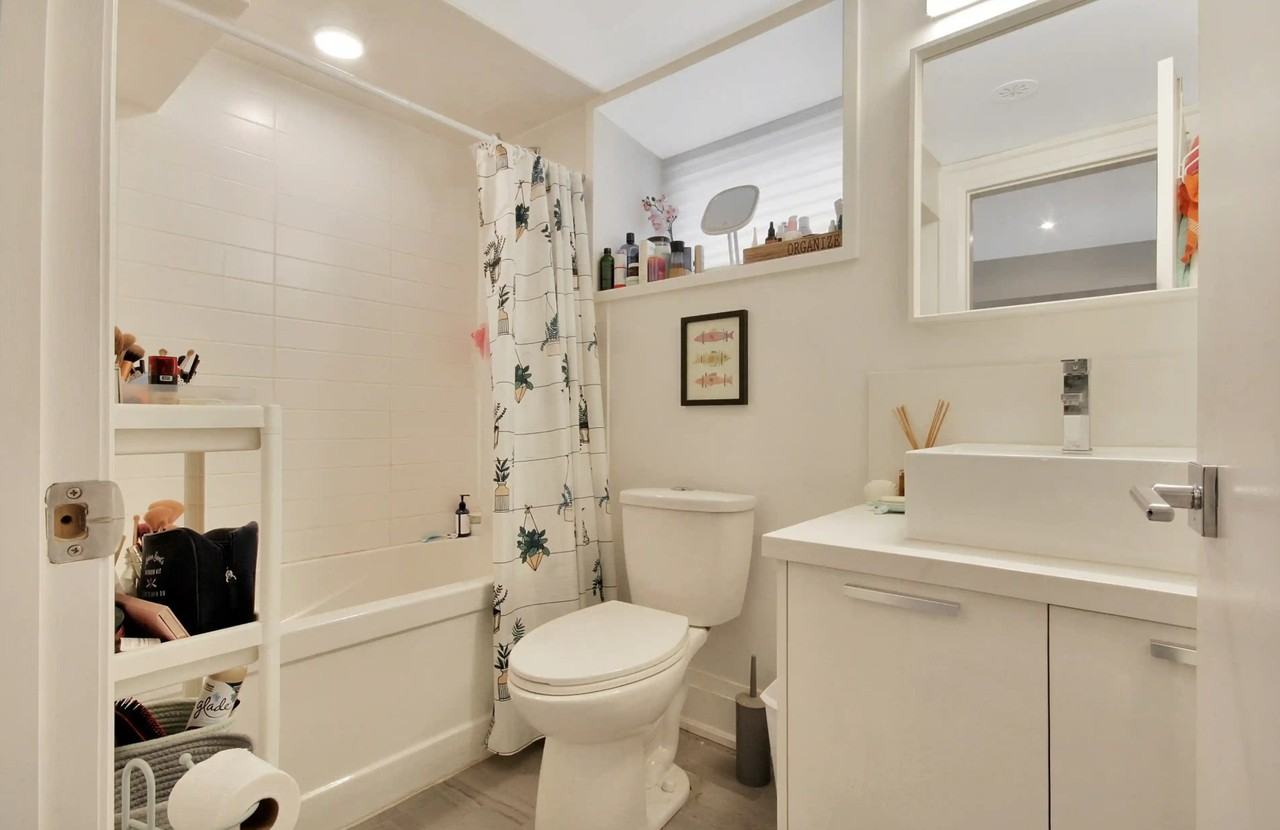 1053 College Street #B - Photo 2 of 12