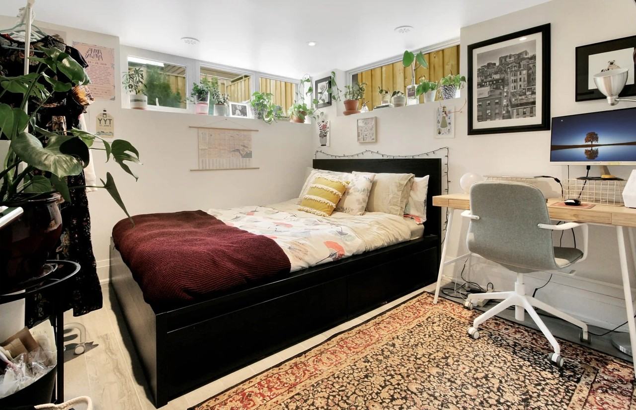 1053 College Street #B - Photo 4 of 12