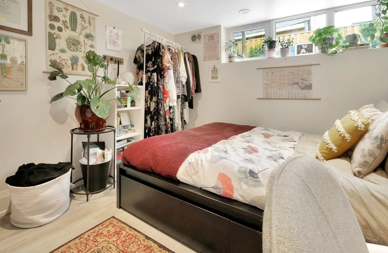 1053 College Street #B - Photo 5 of 12