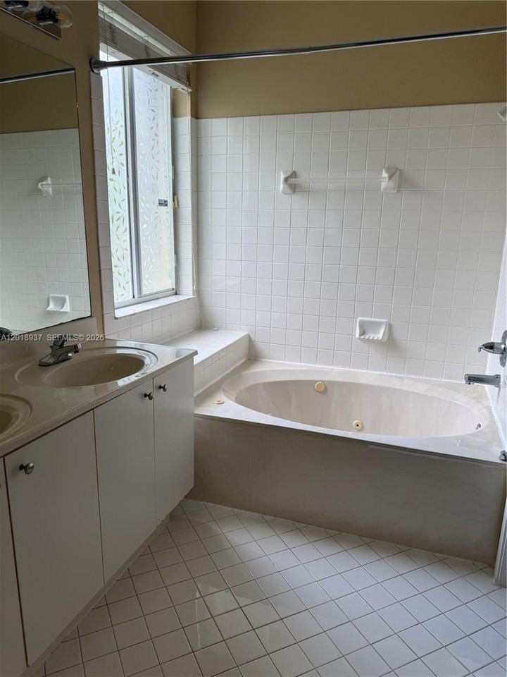 449 Silver Palm Way - Photo 7 of 11