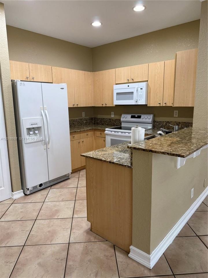 449 Silver Palm Way - Photo 2 of 11