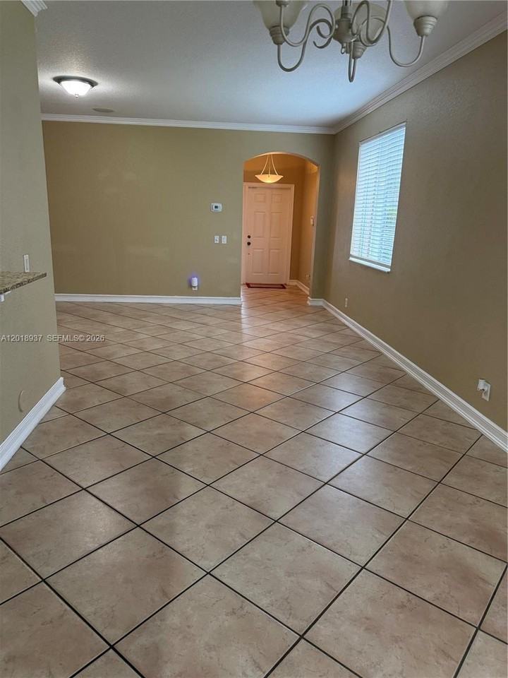449 Silver Palm Way - Photo 5 of 11