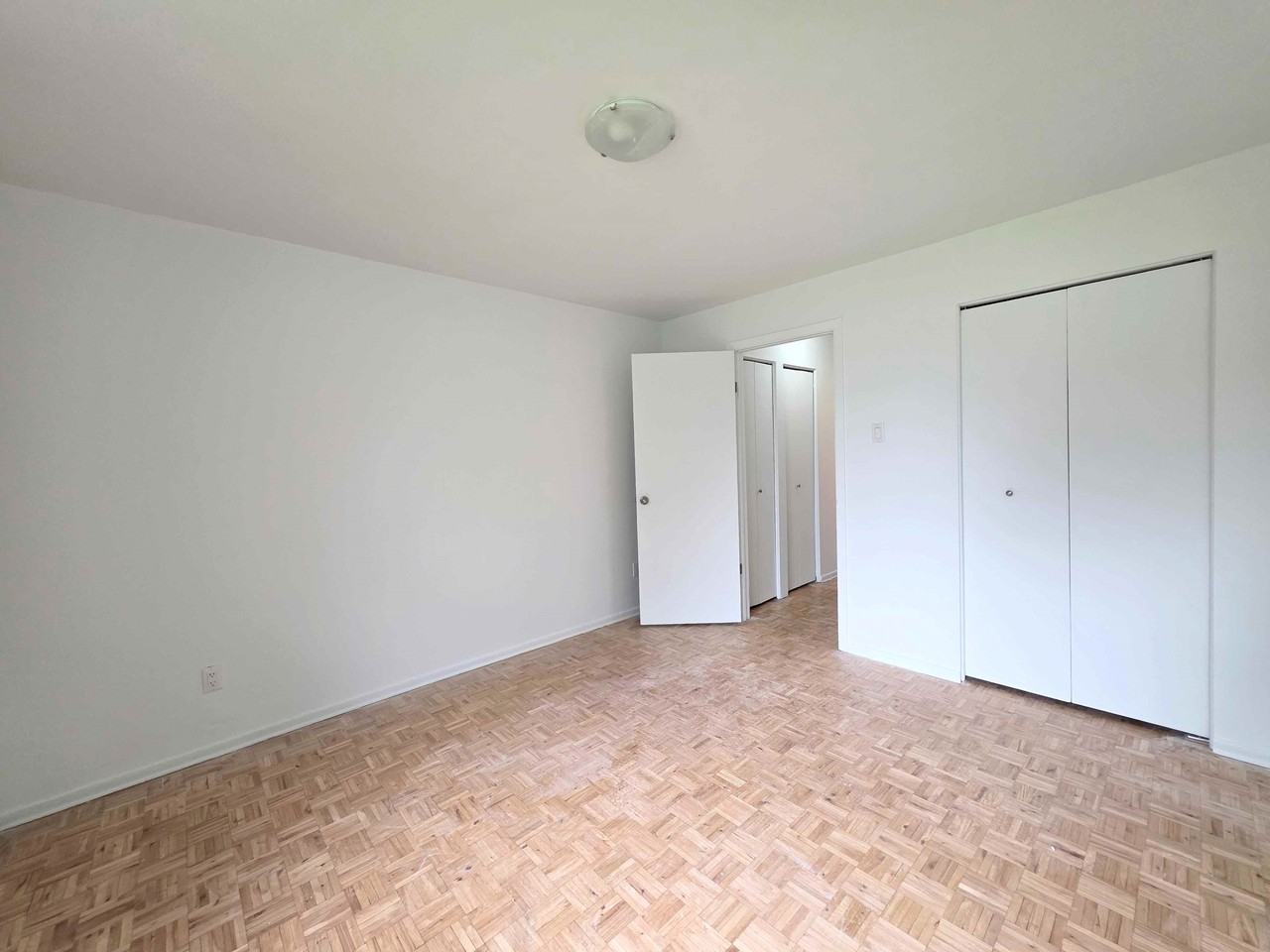 360 Boulevard Lévesque Est #210 - Photo 2 of 12