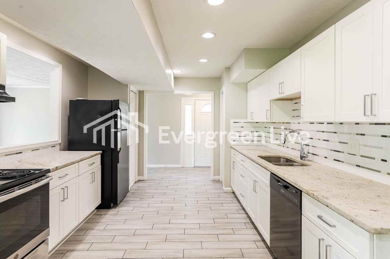 5815 Penfield Pl - Photo 6 of 15