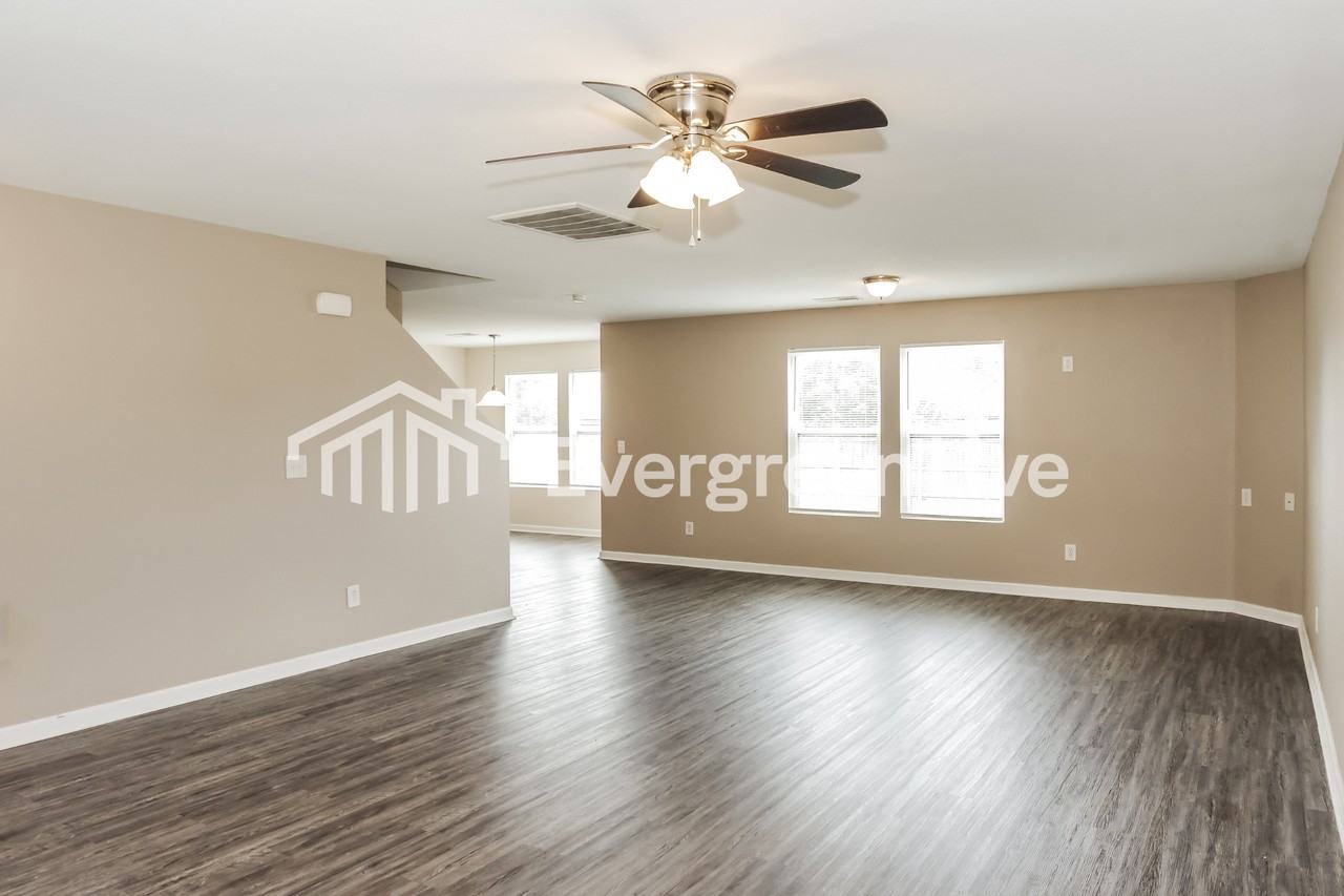 29886 Brentshire Dr - Photo 2 of 15