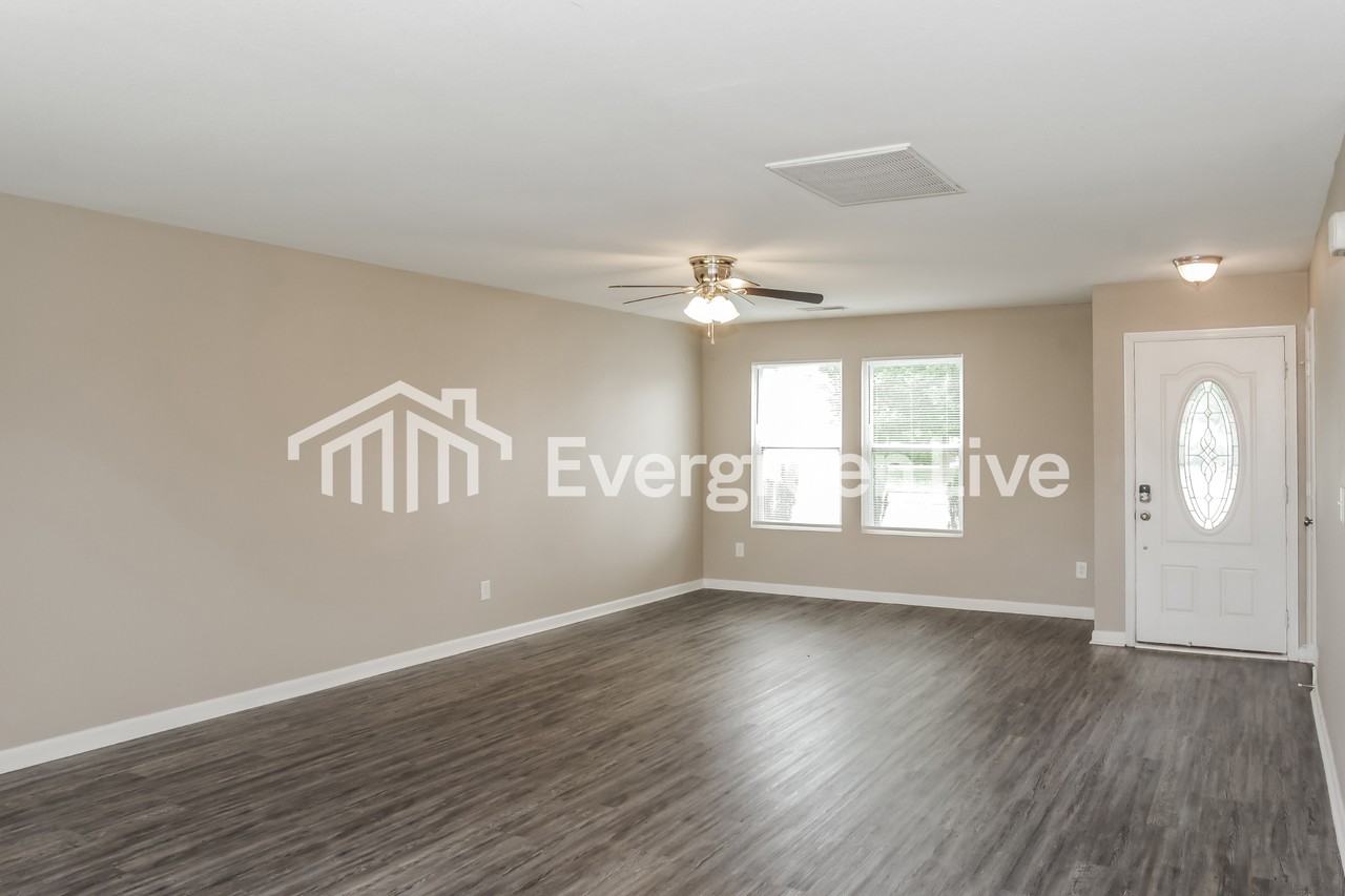29886 Brentshire Dr - Photo 3 of 15
