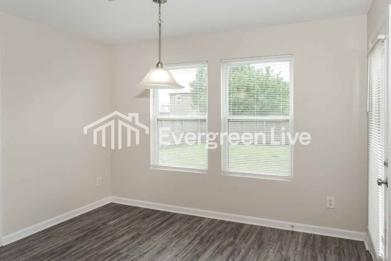 29886 Brentshire Dr - Photo 4 of 15