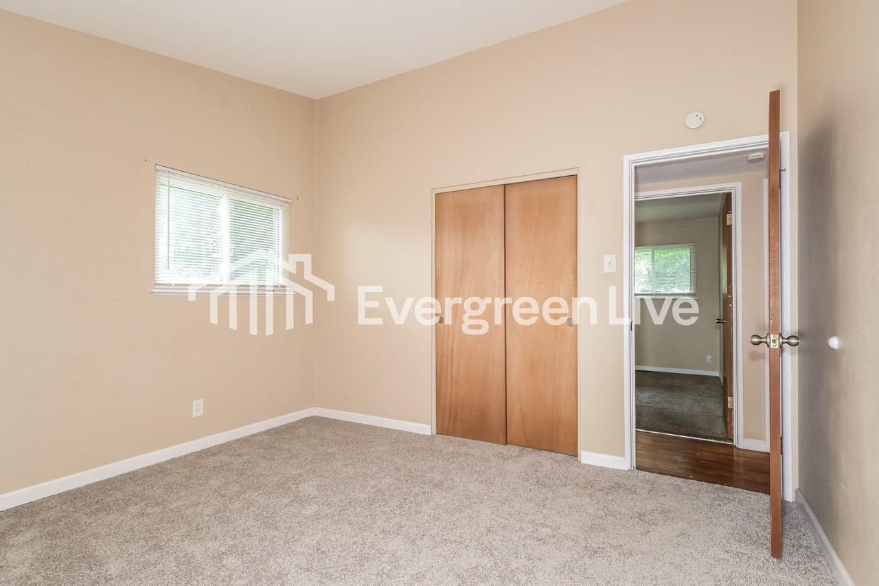 285 Versailles Dr - Photo 4 of 15