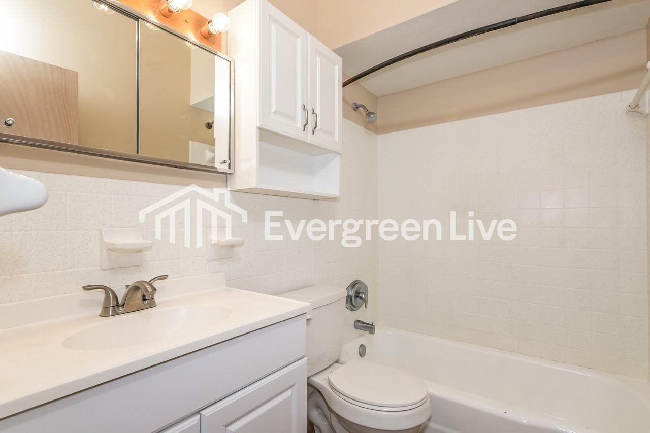 285 Versailles Dr - Photo 5 of 15