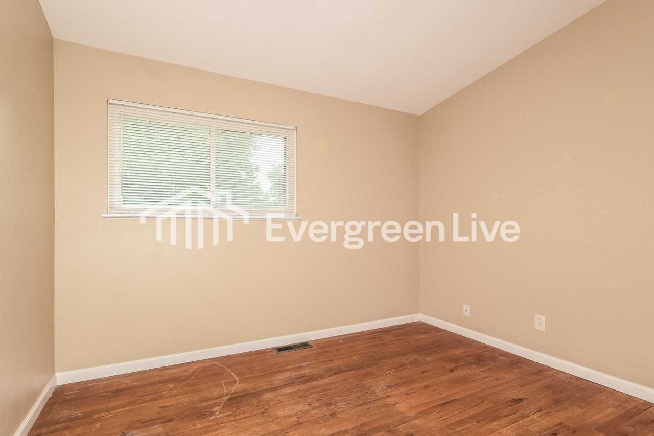 285 Versailles Dr - Photo 6 of 15