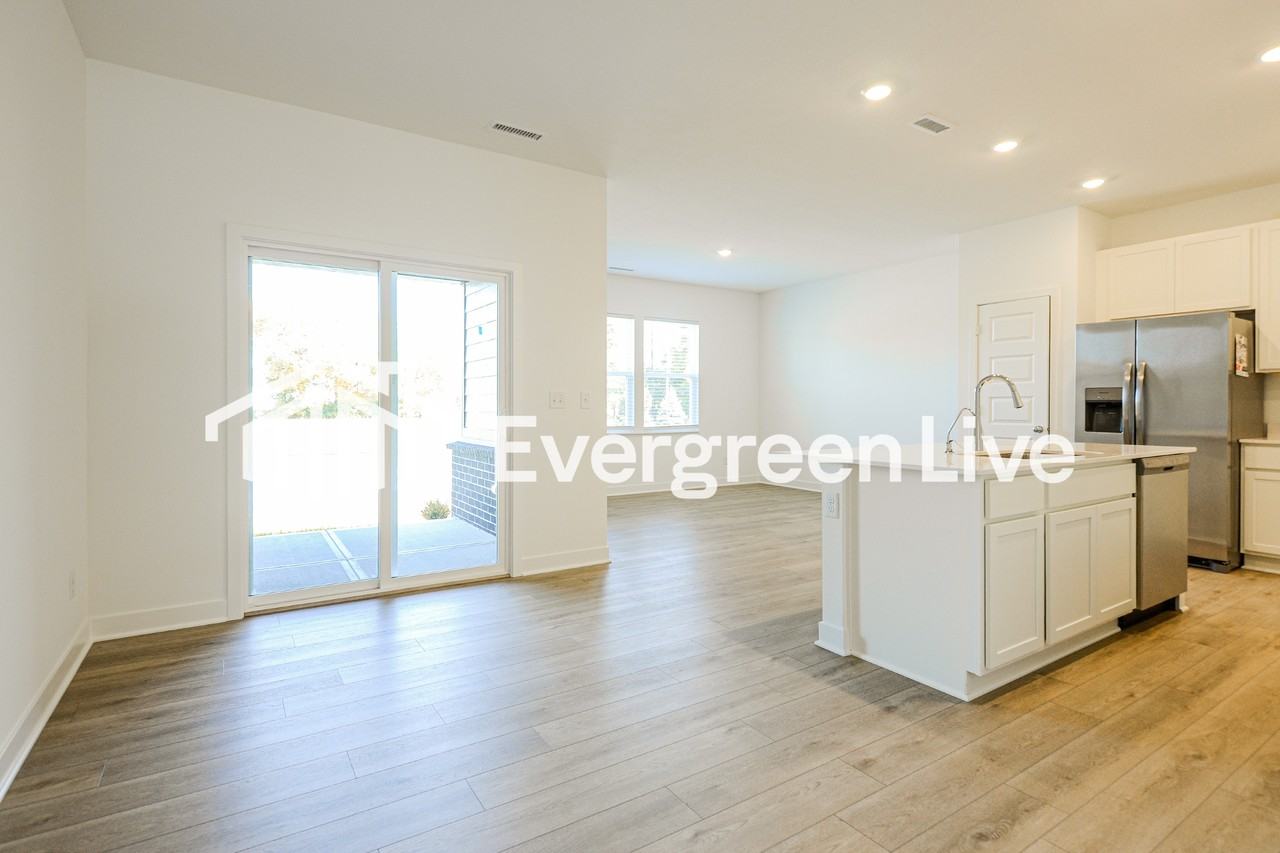 286 Simpson Road - Photo 7 of 19