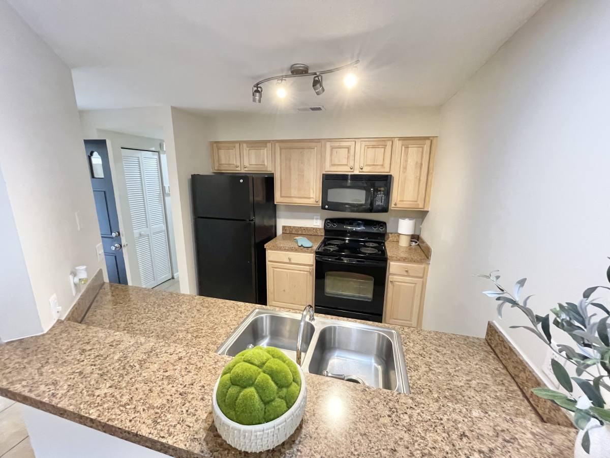 208 S Habana Ave - Photo 3 of 20