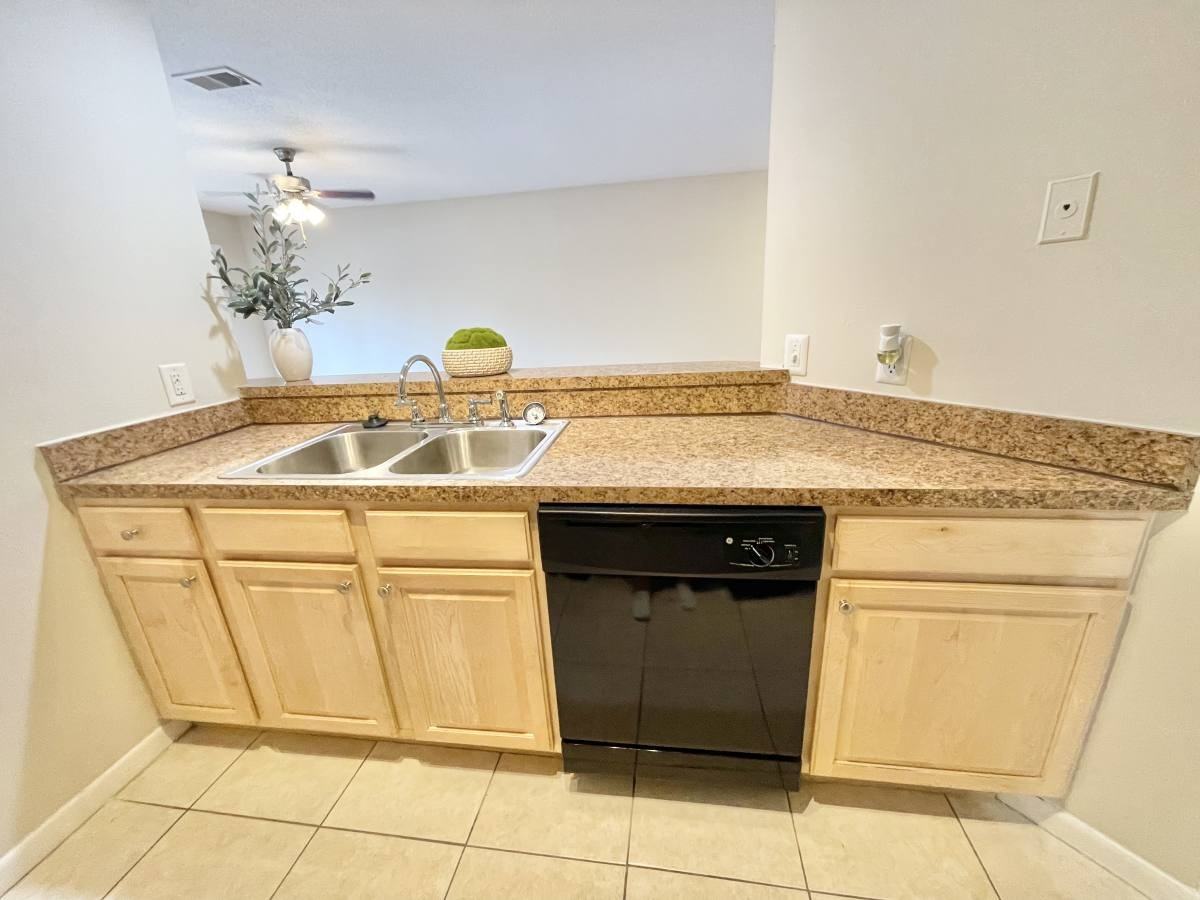 208 S Habana Ave - Photo 4 of 20