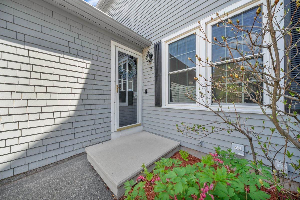 16 Sullivan Ave - Photo 2 of 25