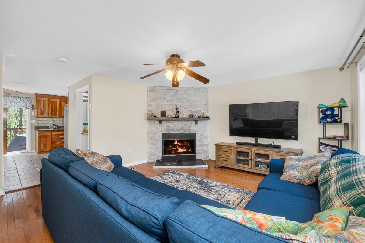 16 Sullivan Ave - Photo 3 of 25
