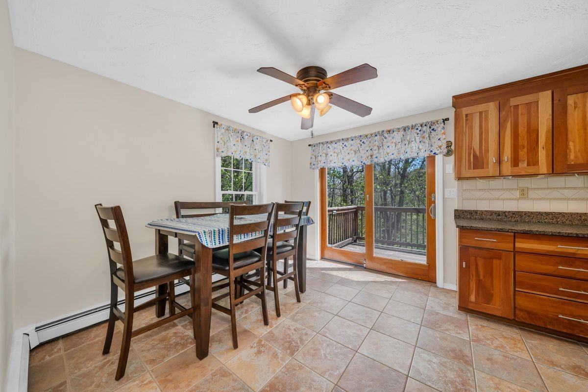 16 Sullivan Ave - Photo 5 of 25
