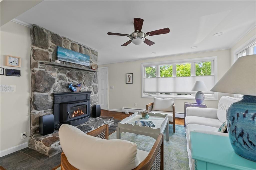 59 Berkley Ave - Photo 3 of 28