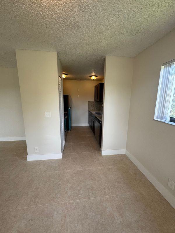 1141 W River Dr - Photo 3 of 46