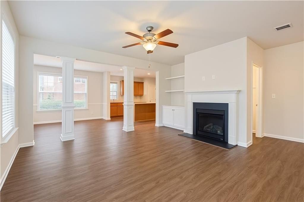 3879 Brockenhurst Dr - Photo 2 of 19