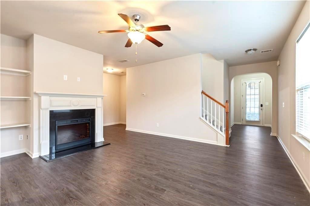 3879 Brockenhurst Dr - Photo 3 of 19