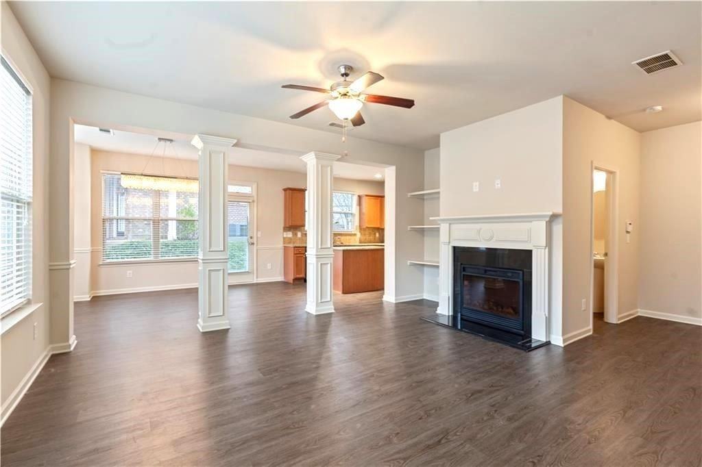 3879 Brockenhurst Dr - Photo 4 of 19